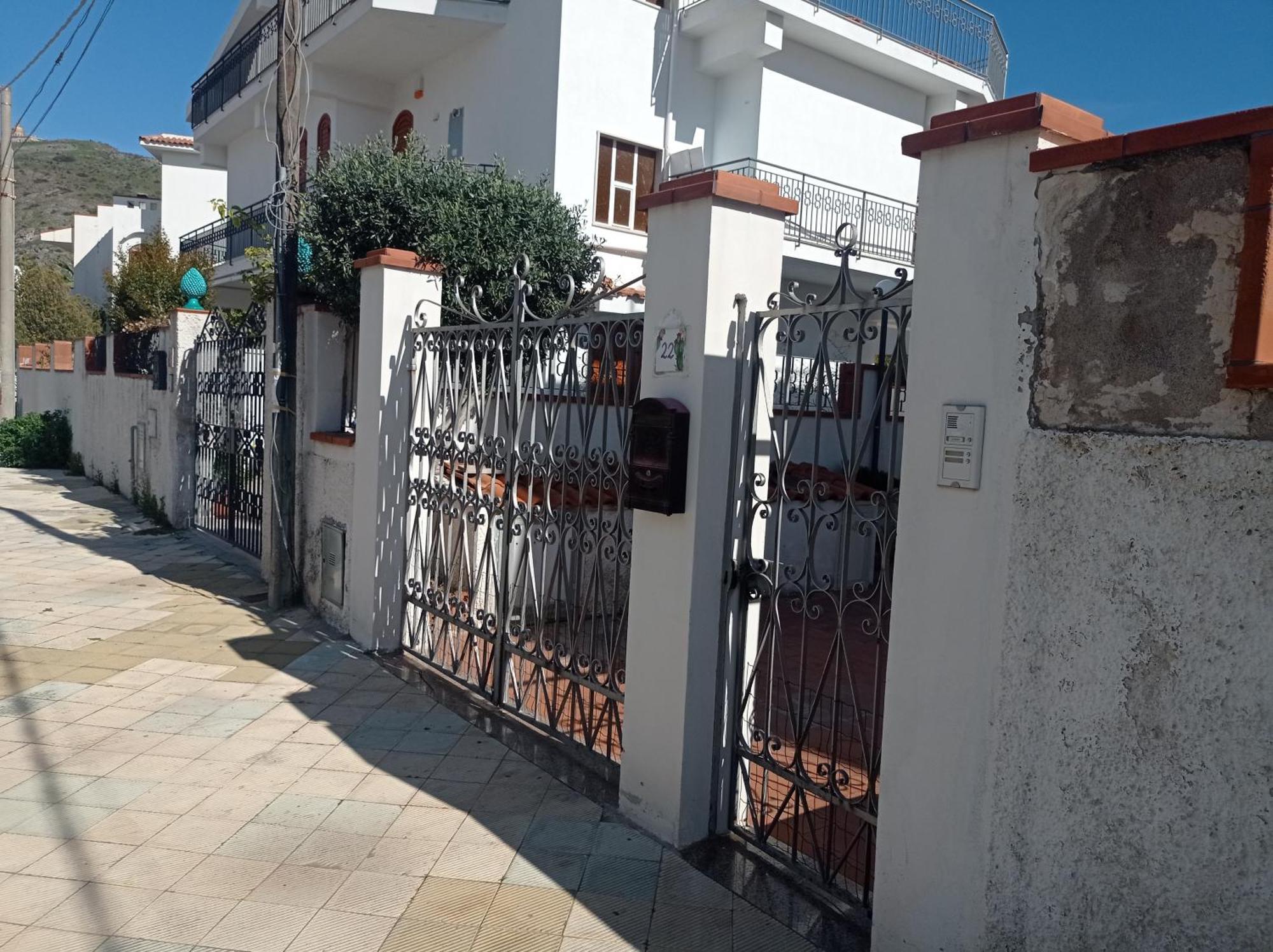 הוילה אוליברי Mansarda Con Terrazzo Vista Mare מראה חיצוני תמונה